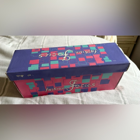 Like NEW Fashion Focus Regina Flats Thong Silver/Gray Sandals Women - Picture 8 of 9